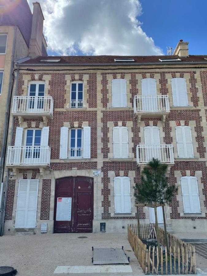 Superbe Front De Apartment